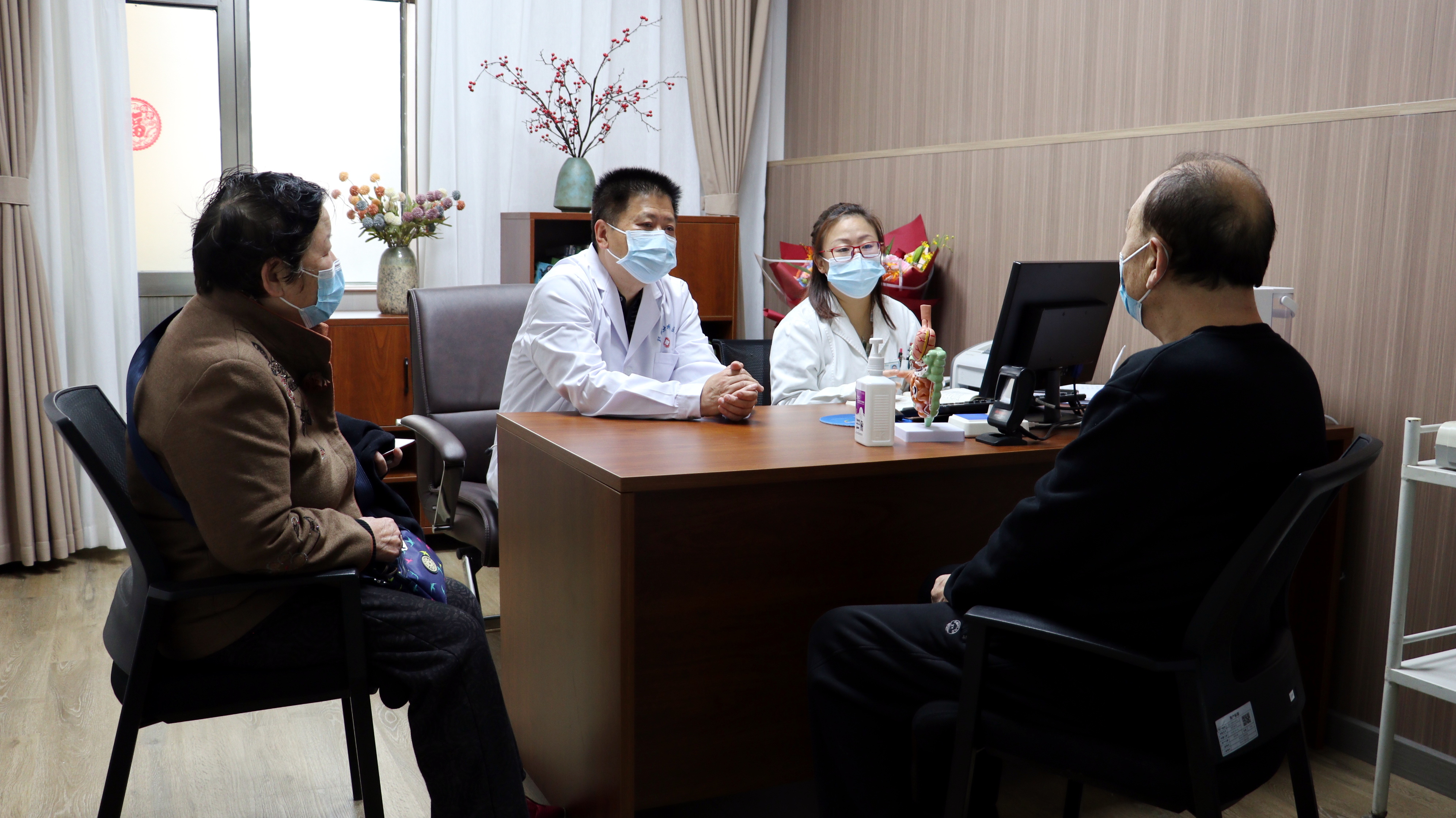 我院特聘消化内科专家罗建平开始来院坐诊