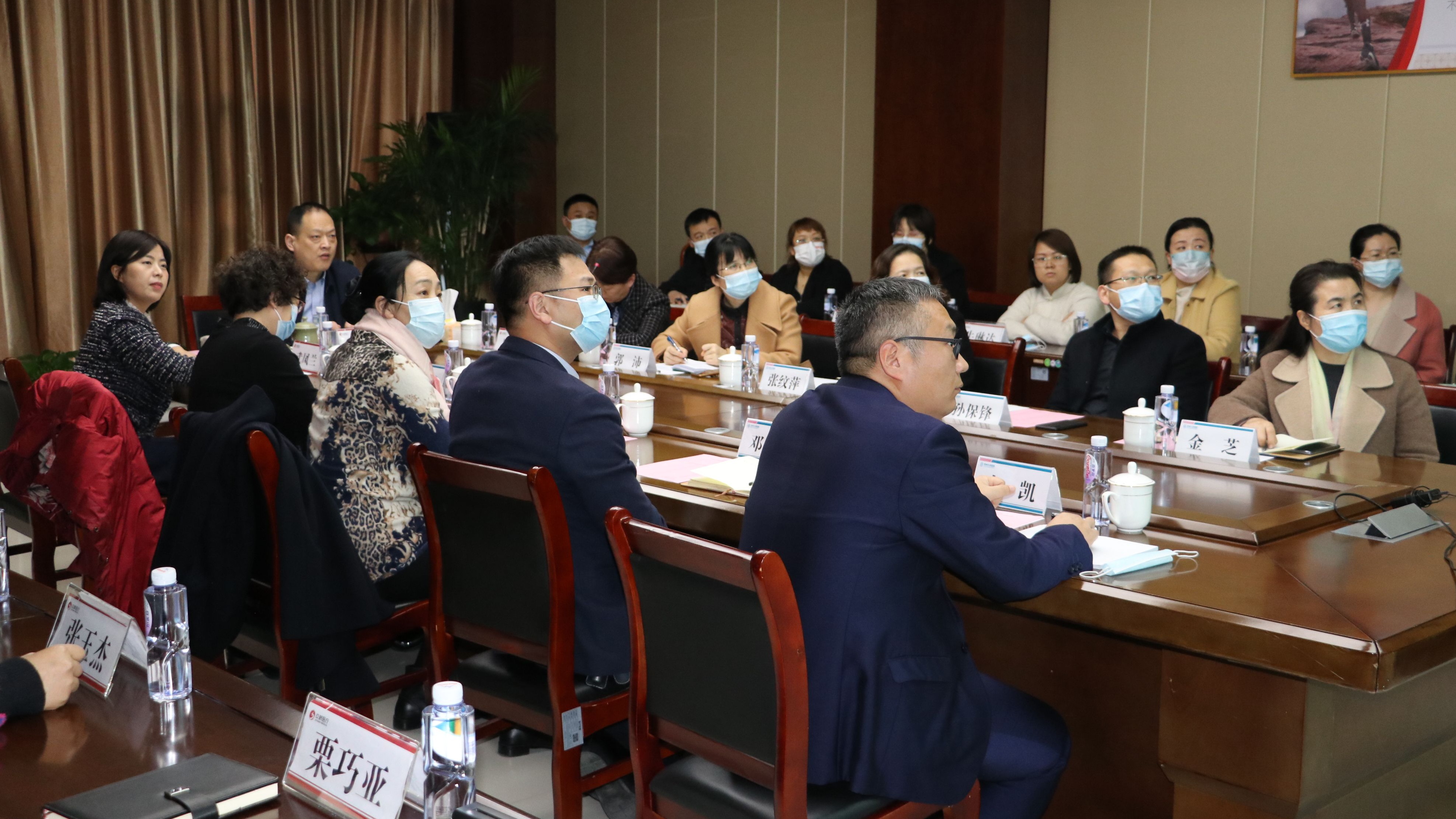 申孟平,大桥医院副院长郭沛,张纹萍,黄花朋,谢焕玉,院长助理金芝,邓军